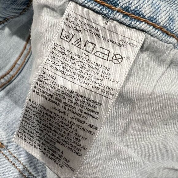 Old Navy Distressed Boyfriend Cutoff Shorts Women’s 4 - Picture 3 of 5